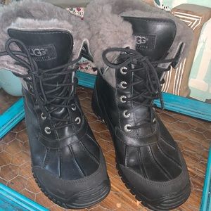 Ugg Vibram women’s size 8 winter boots